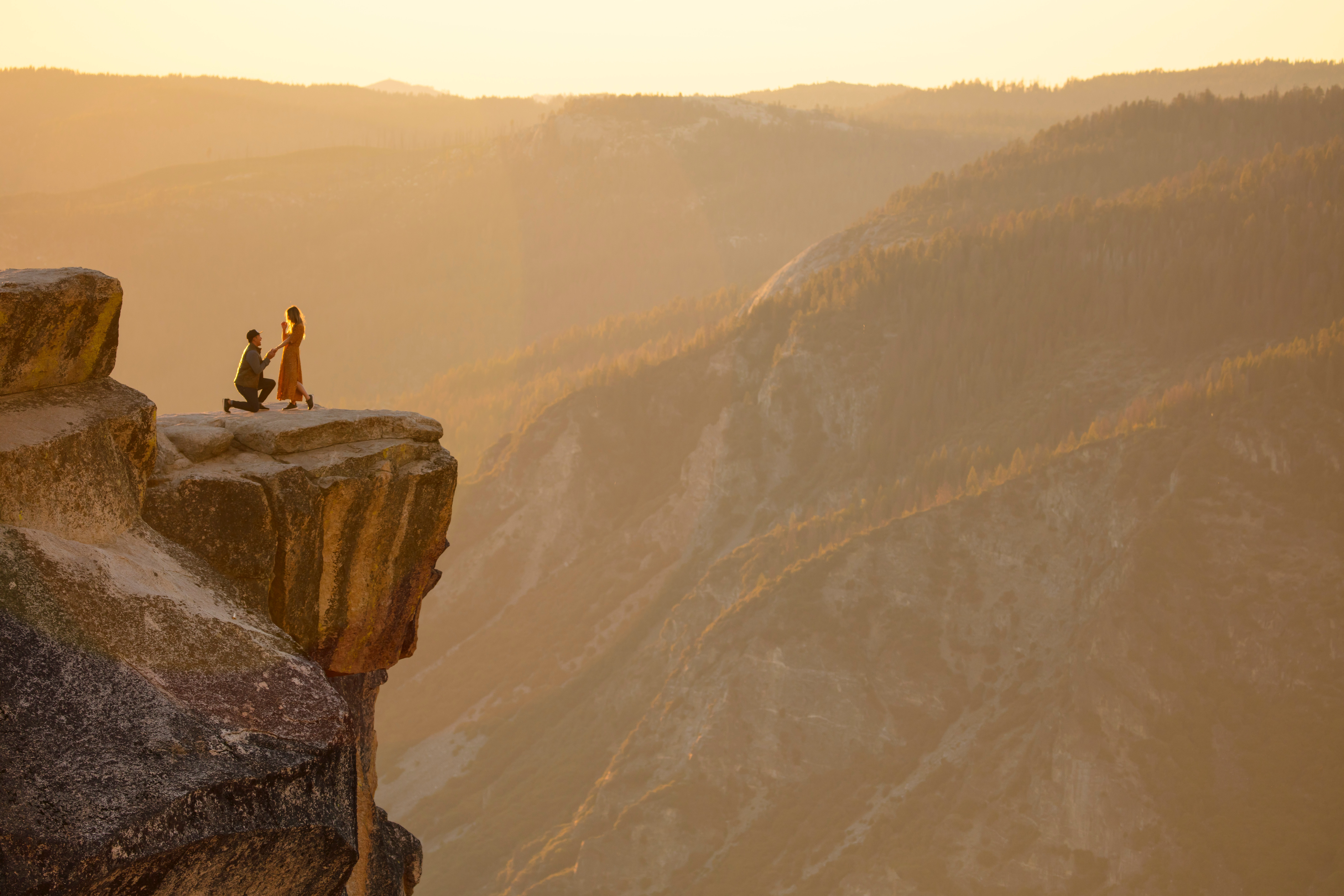 Man proposing on the edge of a cliff